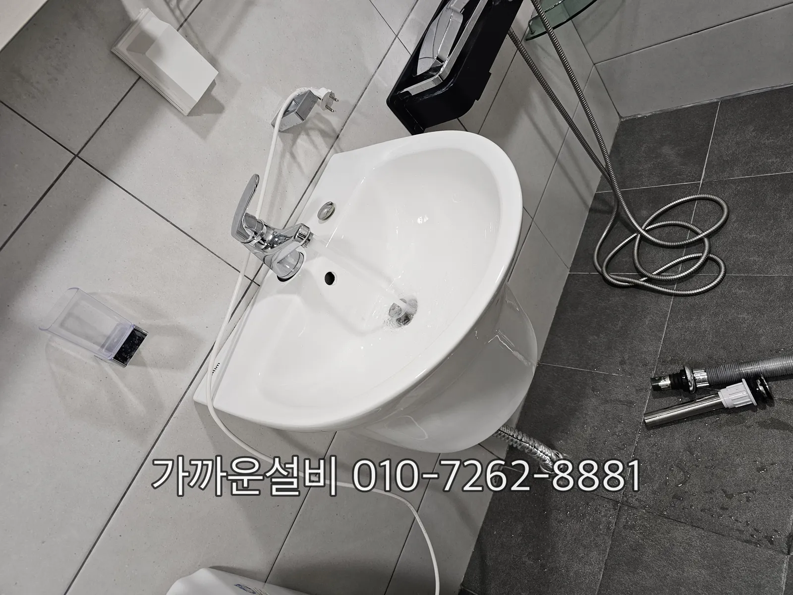교체를 마친 반다리 세면대와 수전 전경