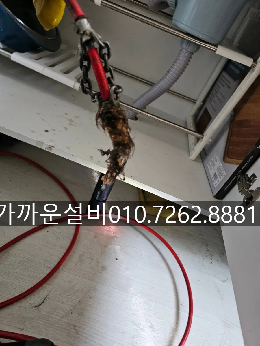 사당동 원룸 화장실·싱크대 동시 막힘 | 머리카락 뒤엉킨 배관, 스케일링으로 해결